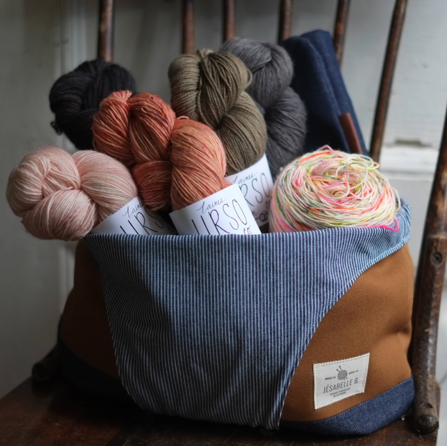 Large yarn bag for storing yarn and projects