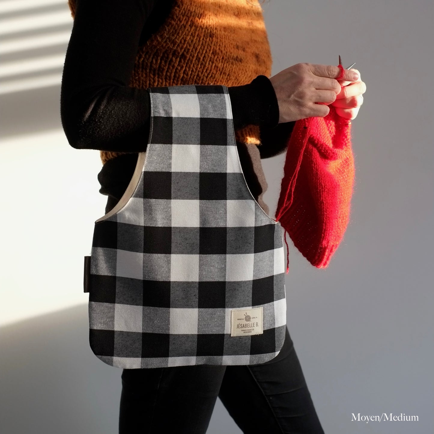 Medium plaid bag, simple design no fuss bag in black and white