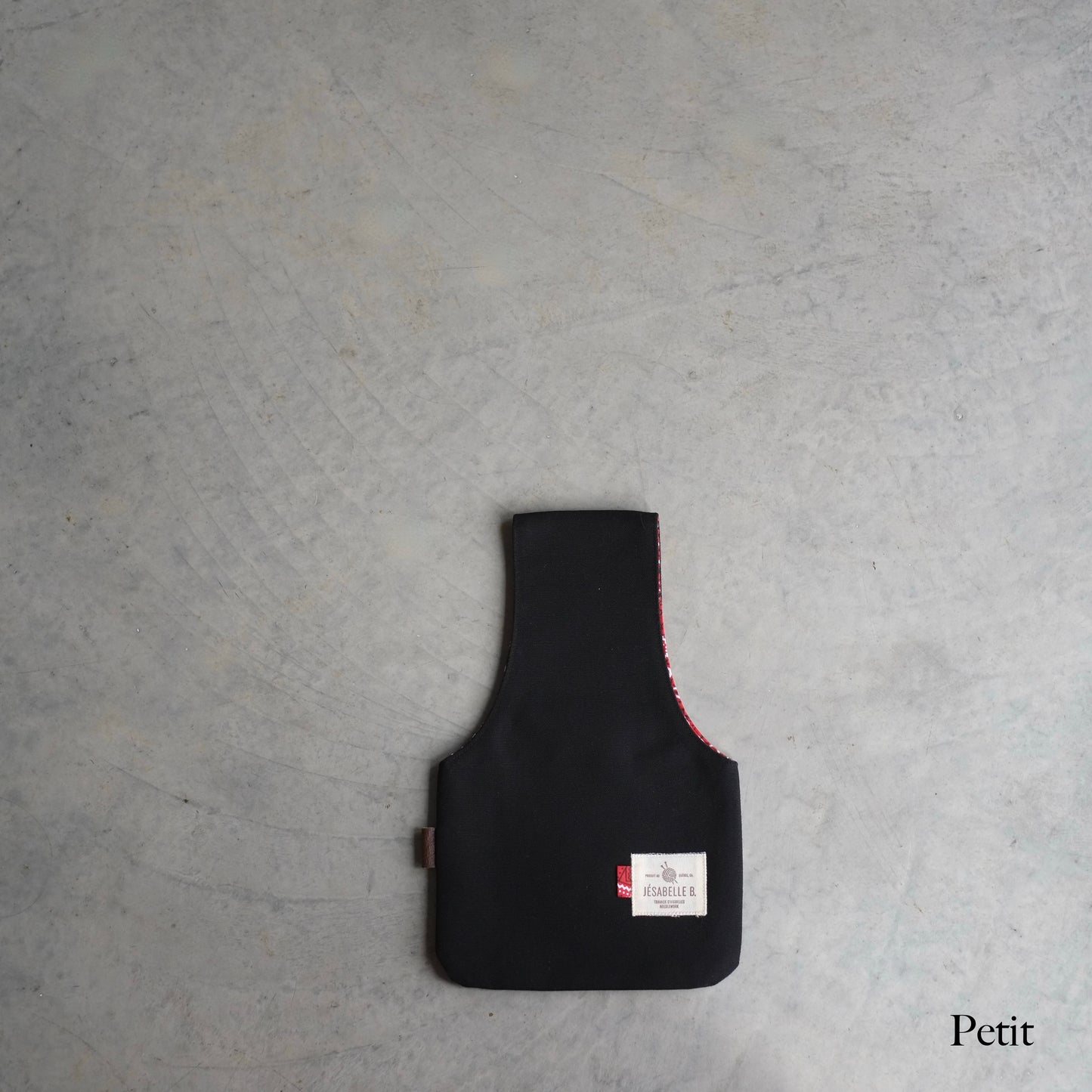 Petit sac de tricot en canvas noir, étiquette style Levi's, doublure bandana rouge — Small black canvas knitting bag, Levi's-style label, red bandana lining