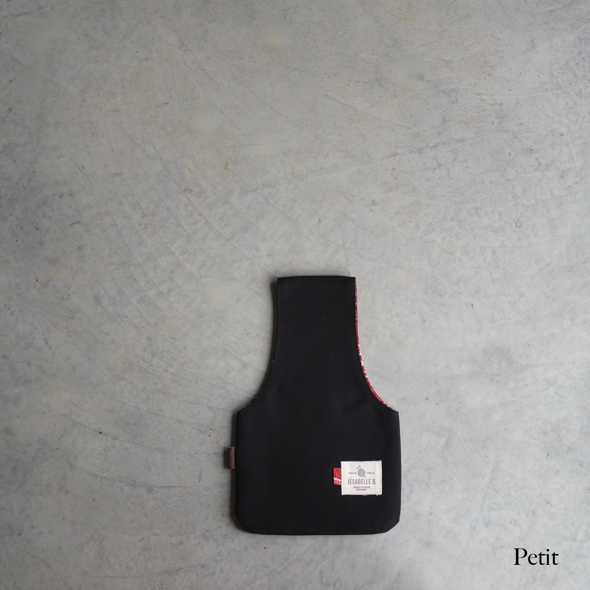Petit sac de tricot en canvas noir, étiquette style Levi's, doublure bandana rouge — Small black canvas knitting bag, Levi's-style label, red bandana lining