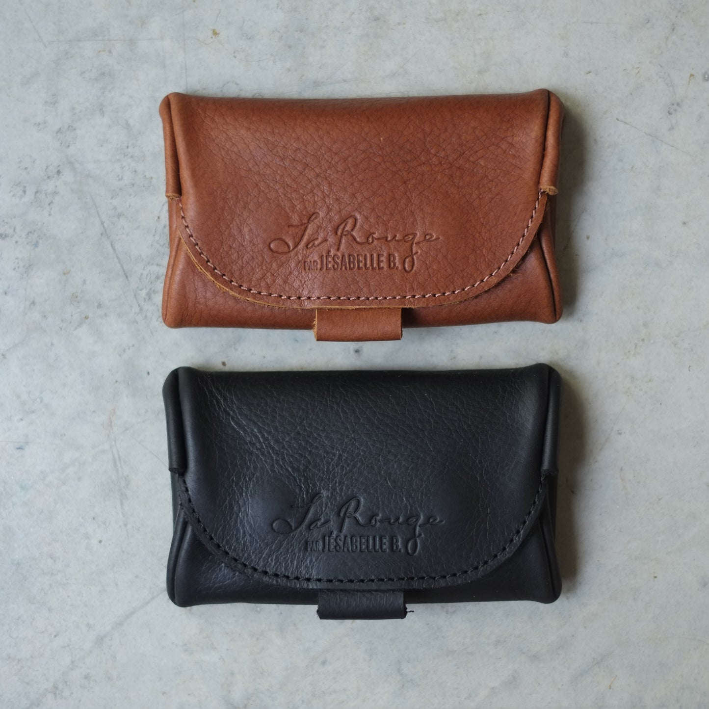 Étuis mini de cuir brun et noir La Rouge fermés | La Rouge brown and black leather mini cases closed
