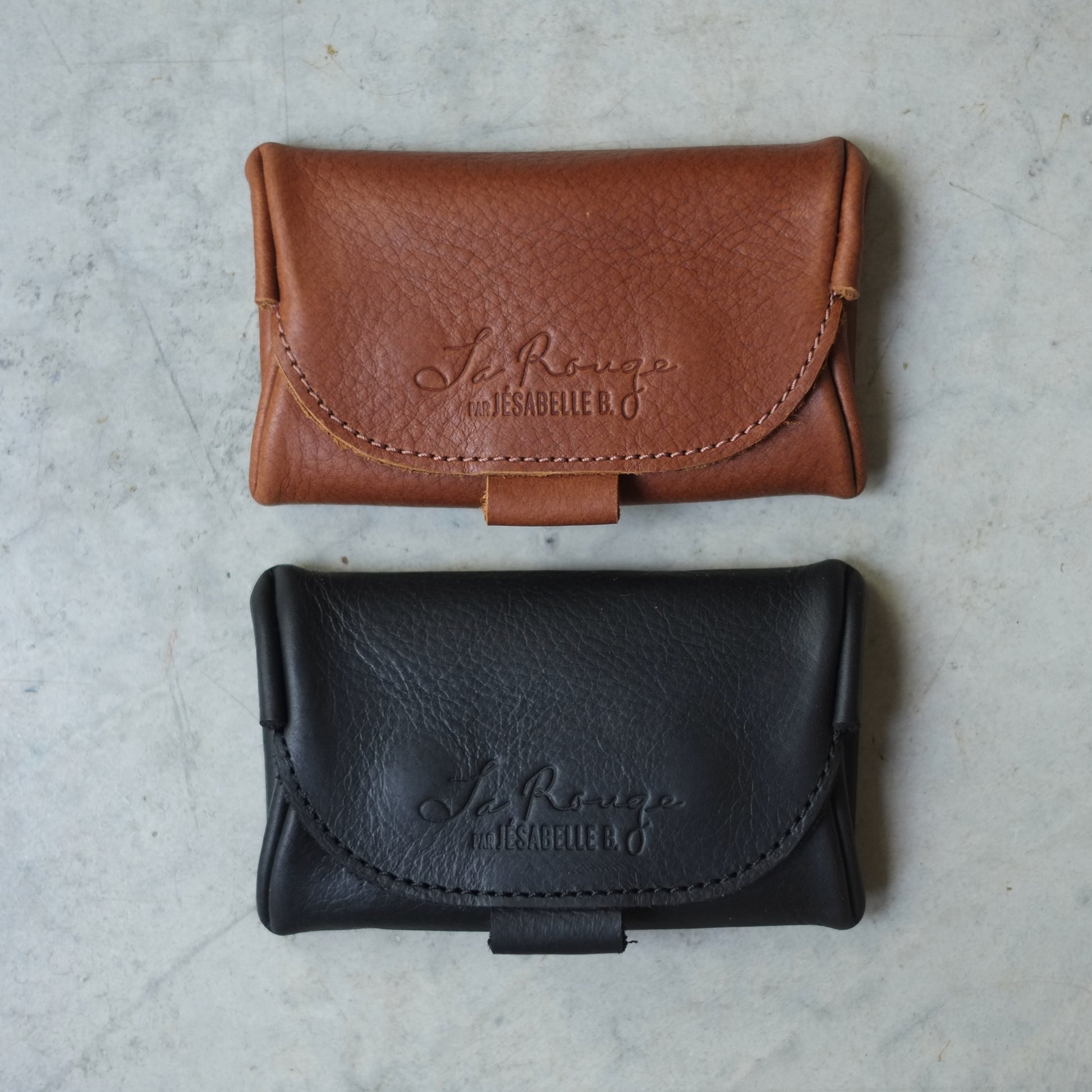Étuis mini de cuir brun et noir La Rouge fermés | La Rouge brown and black leather mini cases closed
