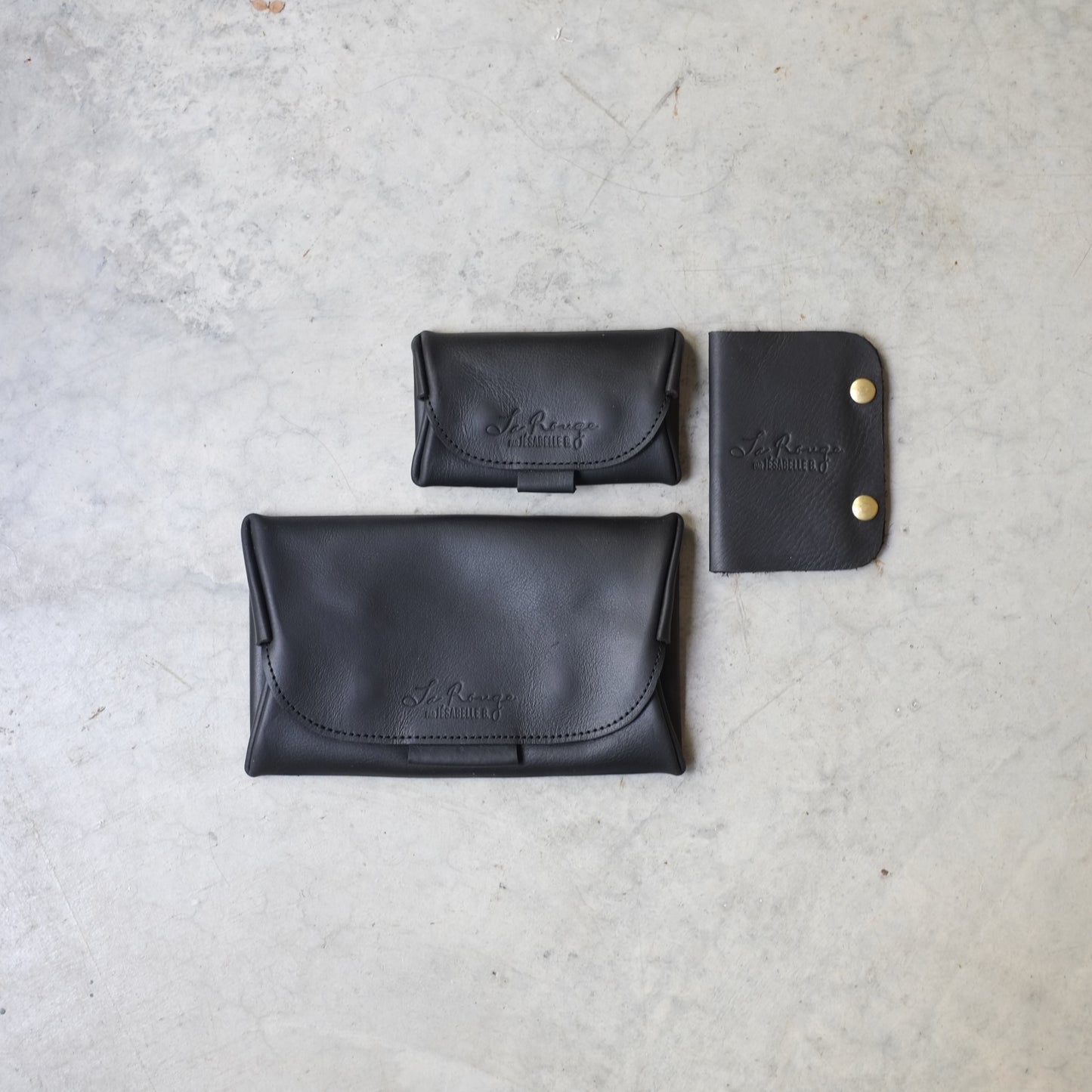 Étui mini de cuir noir La Rouge fermé | La Rouge black leather mini case closed
