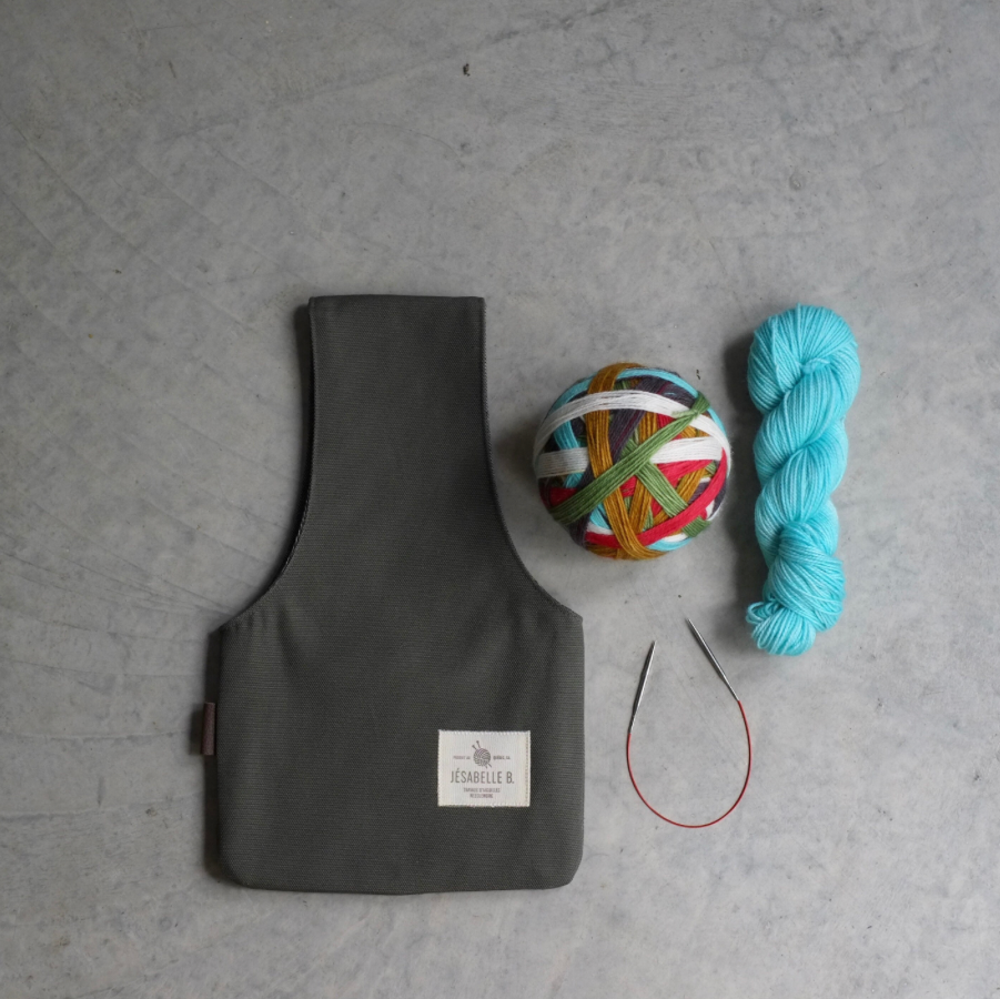 Knitting project bag for one yarn ball in green canvas / Sac de projet tricot pour une seule balle de laine en vert kaki