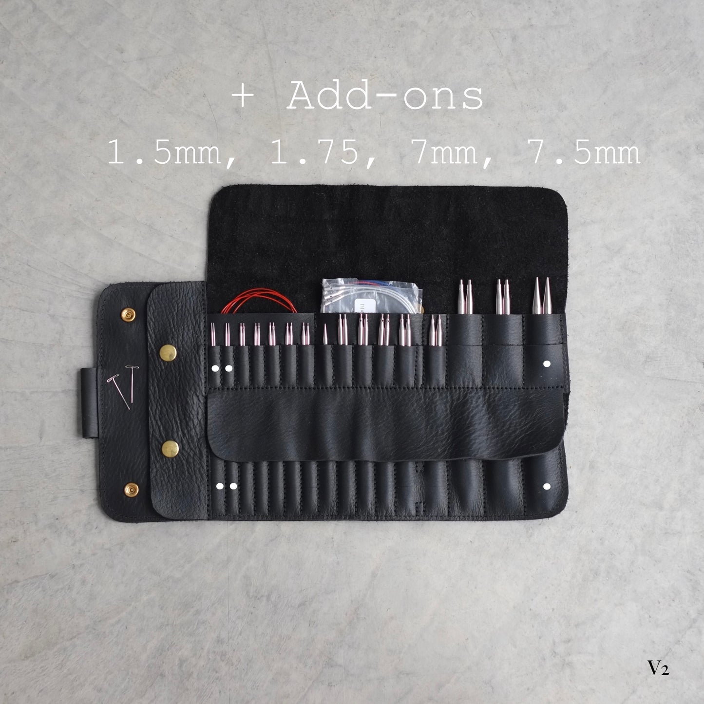 V2 of the black leather shorties case and the specific add-on needle and the three sets all in one case / V2 de l'étui en cuir noir et des aiguilles spécifiques additionnelles et les 3 ensembles et leur emplacement